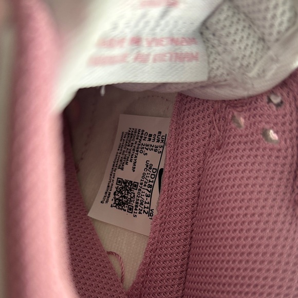 Nike Dunk Low-Top “Next Nature” in White/Elemental Pink - Picture 5 of 6